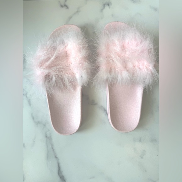PrettyLittleThing Pink Faux Feather Slide Sandals | Size 6 | New in Box - Picture 1 of 3